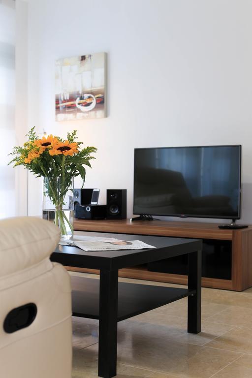 Rafael Kaiser - Paros Apartment - Contactless 24H Check-In Vienna Room photo